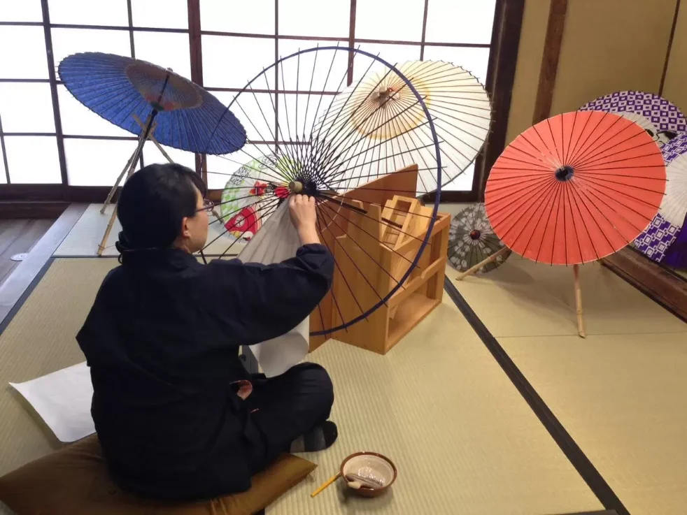 美馬和傘の製作現場